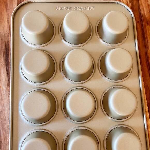 Williams Sonoma Goldtouch Pro Nonstick Muffin Pan, 12-Well - Picture 3 of 3